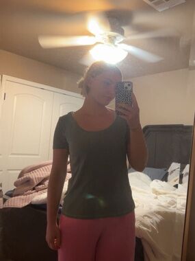 American Eagle Outfitters Olive Scoop Neck Short Sleeve Tee